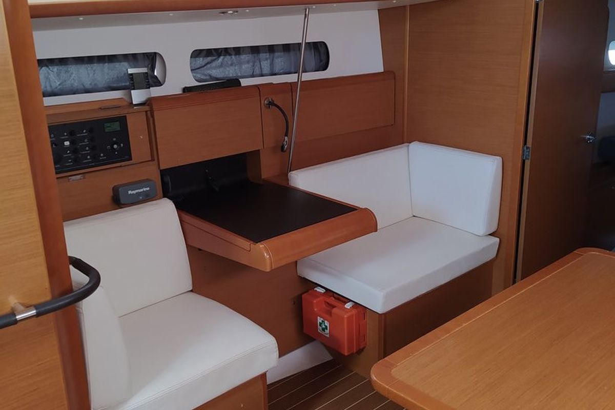 Salon of Traveller, a Jeanneau Sun Odyssey 409 sailboat at Kontokali, Greece