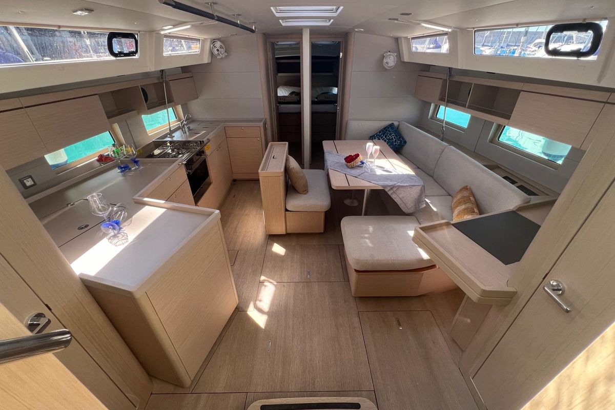 Salon of Orione, a Beneteau Oceanis 46.1 sailboat at Rosignano Solvay, Italy