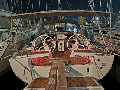 Cockpit of Dolce Vita, a Hanse Yachts Hanse 418 sailboat at Municipal Unit of Apollonioi, Greece