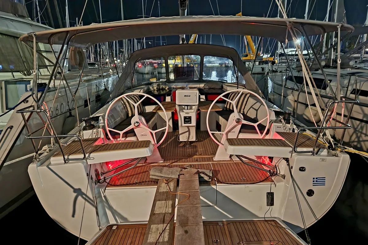 Cockpit of Dolce Vita, a Hanse Yachts Hanse 418 sailboat at Municipal Unit of Apollonioi, Greece