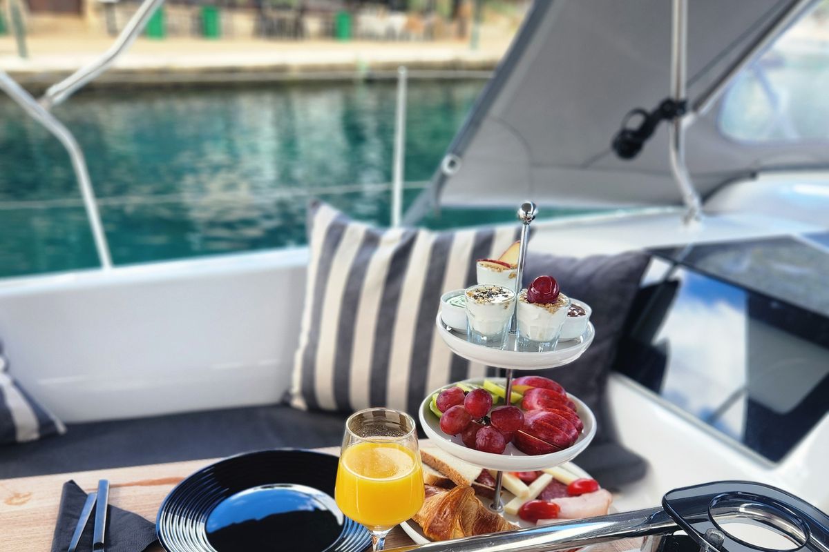 Deck of Dolce Vita, a Hanse Yachts Hanse 418 sailboat at Municipal Unit of Apollonioi, Greece