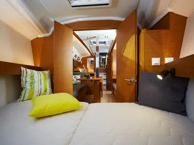 Cabin on Horizonte, a Jeanneau Sun Odyssey 349 sailboat at Dénia, Spain