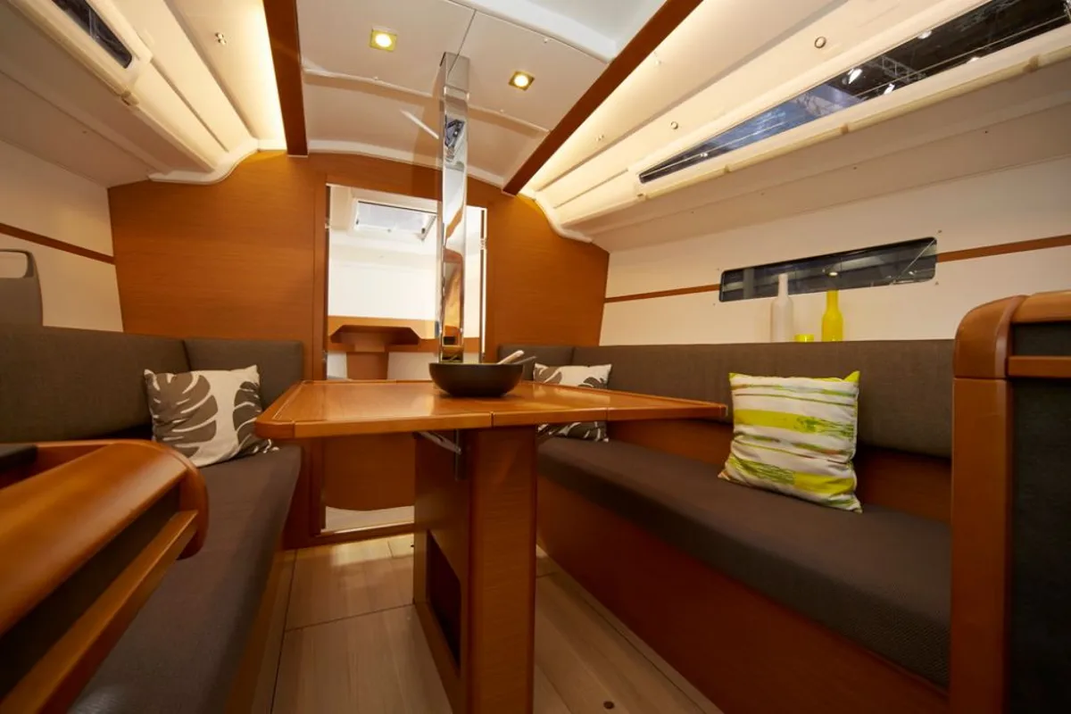 Salon of Horizonte, a Jeanneau Sun Odyssey 349 sailboat at Dénia, Spain