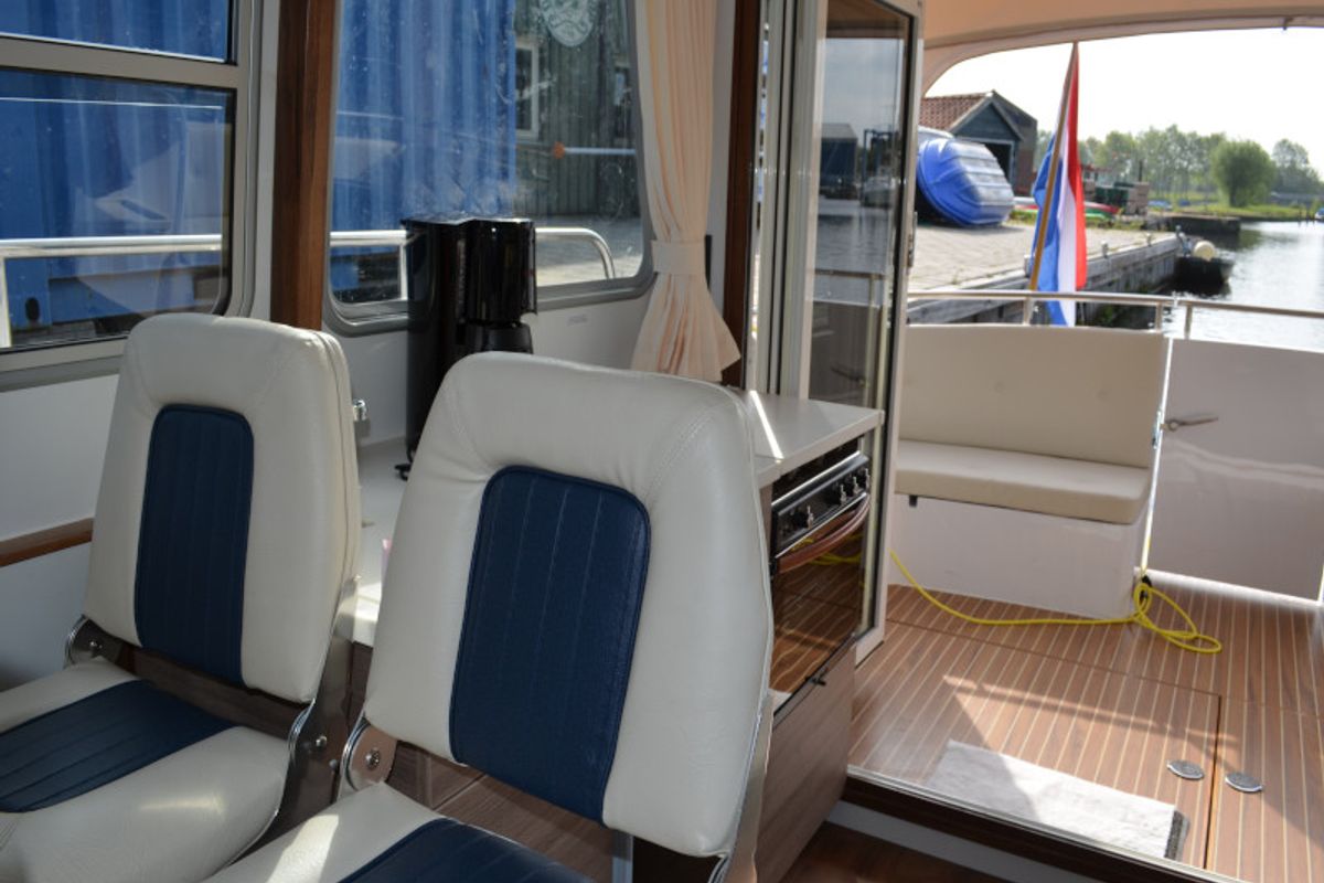 Cockpit of Drait 83, a De Drait Bravoure 34 motorboat at Drachten, Netherlands