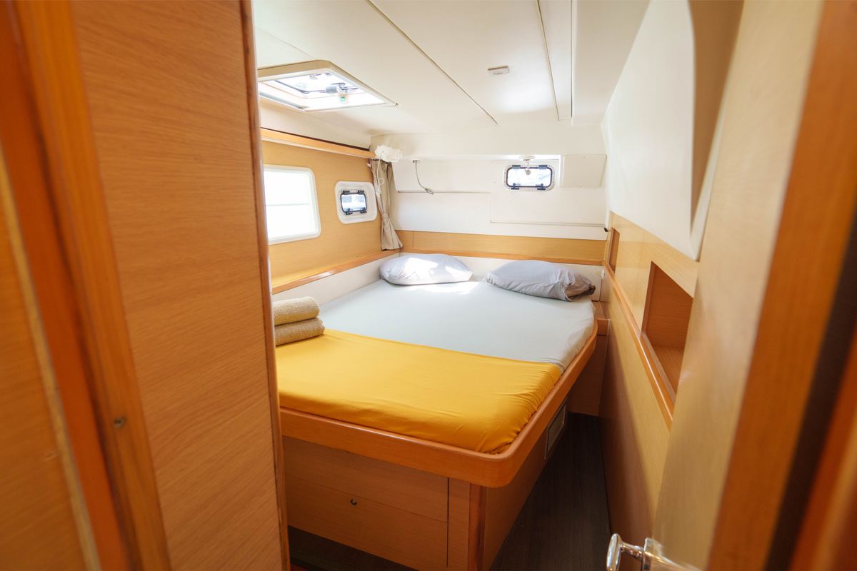 Cabin on Poe Miti, a Lagoon 400 S2 catamaran at Papeete, France