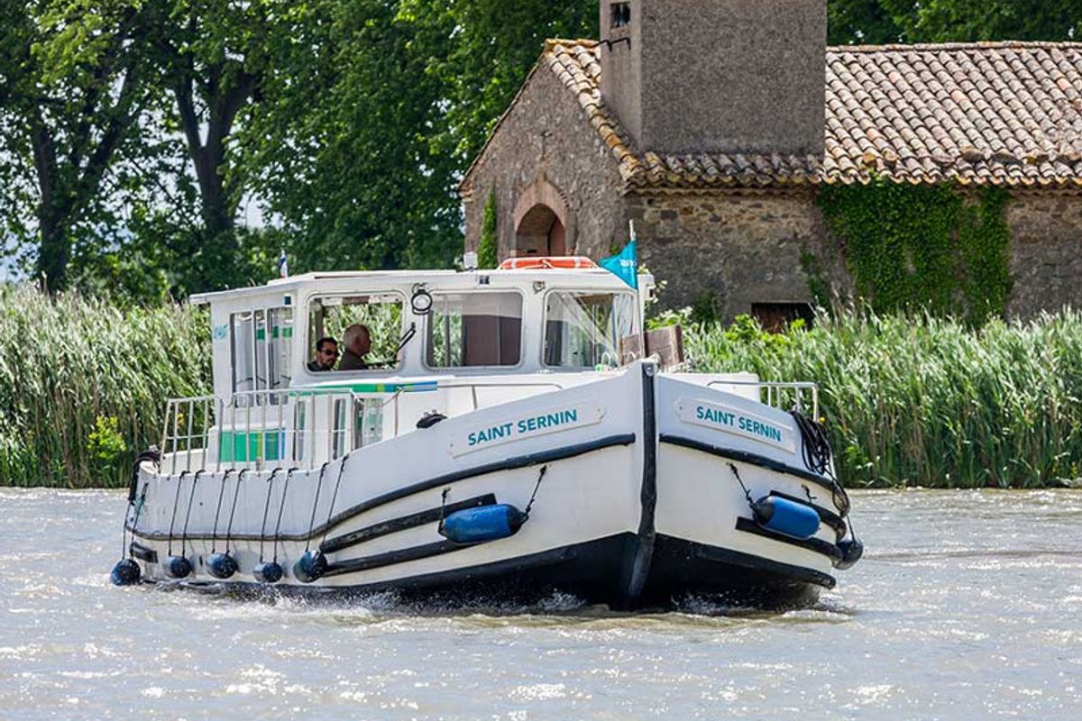 Exterior view of 1260R-10, a Pénichette 1260 motorboat at Bram, France