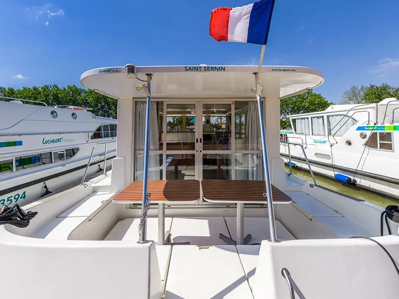Deck of 1260R-10, a Pénichette 1260 motorboat at Bram, France