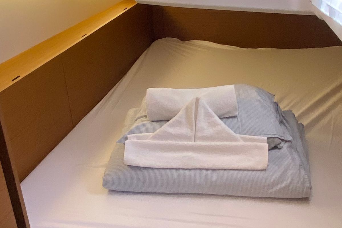 Cabin on 4 Elli, a Jeanneau Sun Odyssey 380 sailboat at Palma de Mallorca, Spain