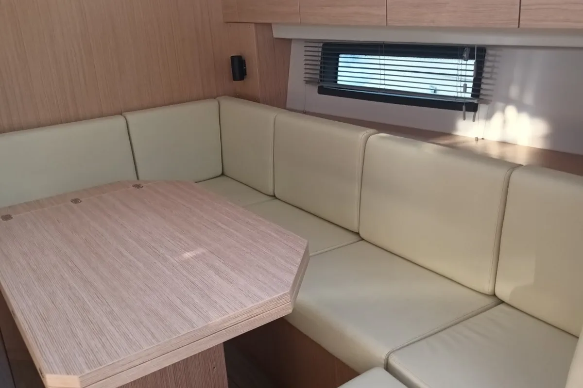 Salon of NEW Gioia, a Bavaria C42 sailboat at Vibo Valentia, Italy