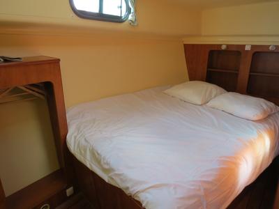 Cabin on Prélude, a Nicols Estivale Quattro motorboat at Sablé-sur-Sarthe, France