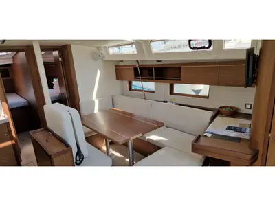 Salon of Luna, a Beneteau Oceanis 46.1 sailboat at Općina Medulin, Croatia