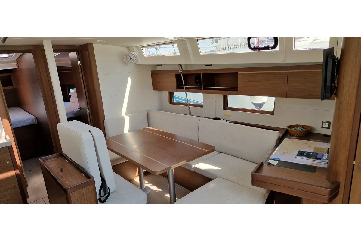 Salon of Luna, a Beneteau Oceanis 46.1 sailboat at Općina Medulin, Croatia