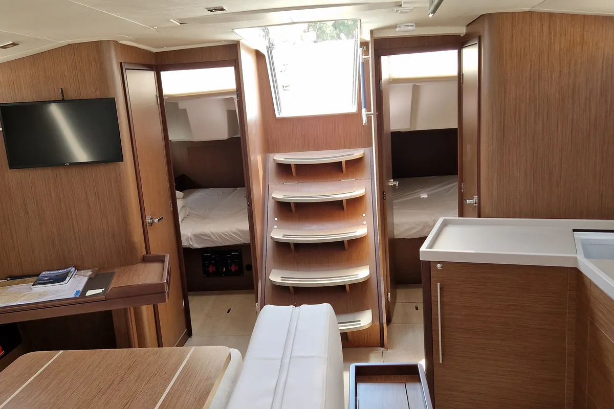 Salon of Luna, a Beneteau Oceanis 46.1 sailboat at Općina Medulin, Croatia
