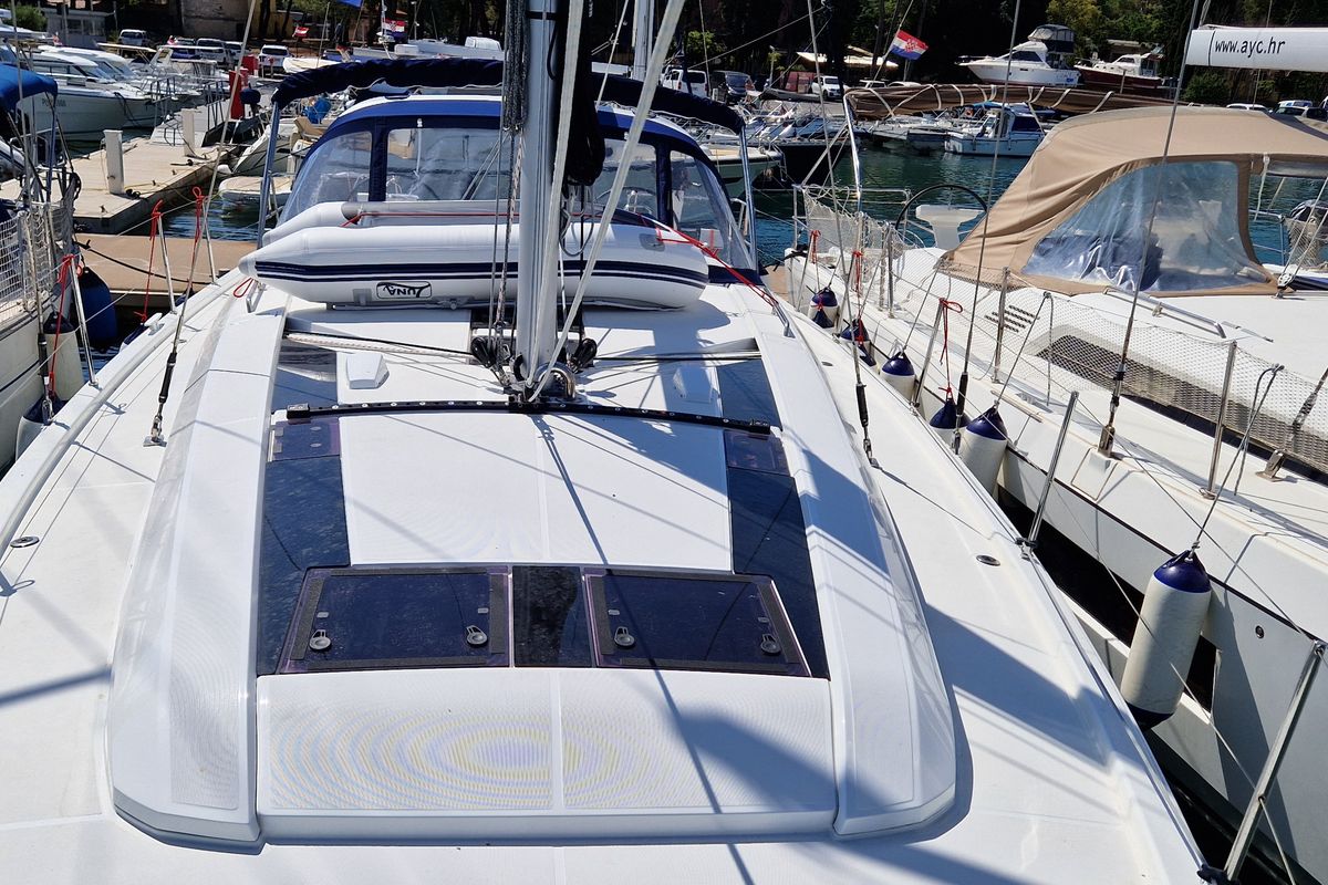 Deck of Luna, a Beneteau Oceanis 46.1 sailboat at Općina Medulin, Croatia