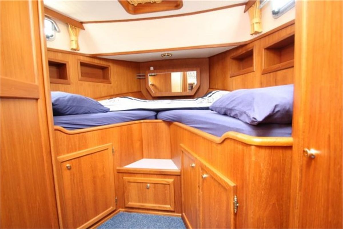 Cabin on Antoinette, a De Drait Kotterjacht 12.2 GL motorboat at Woudsend, Netherlands