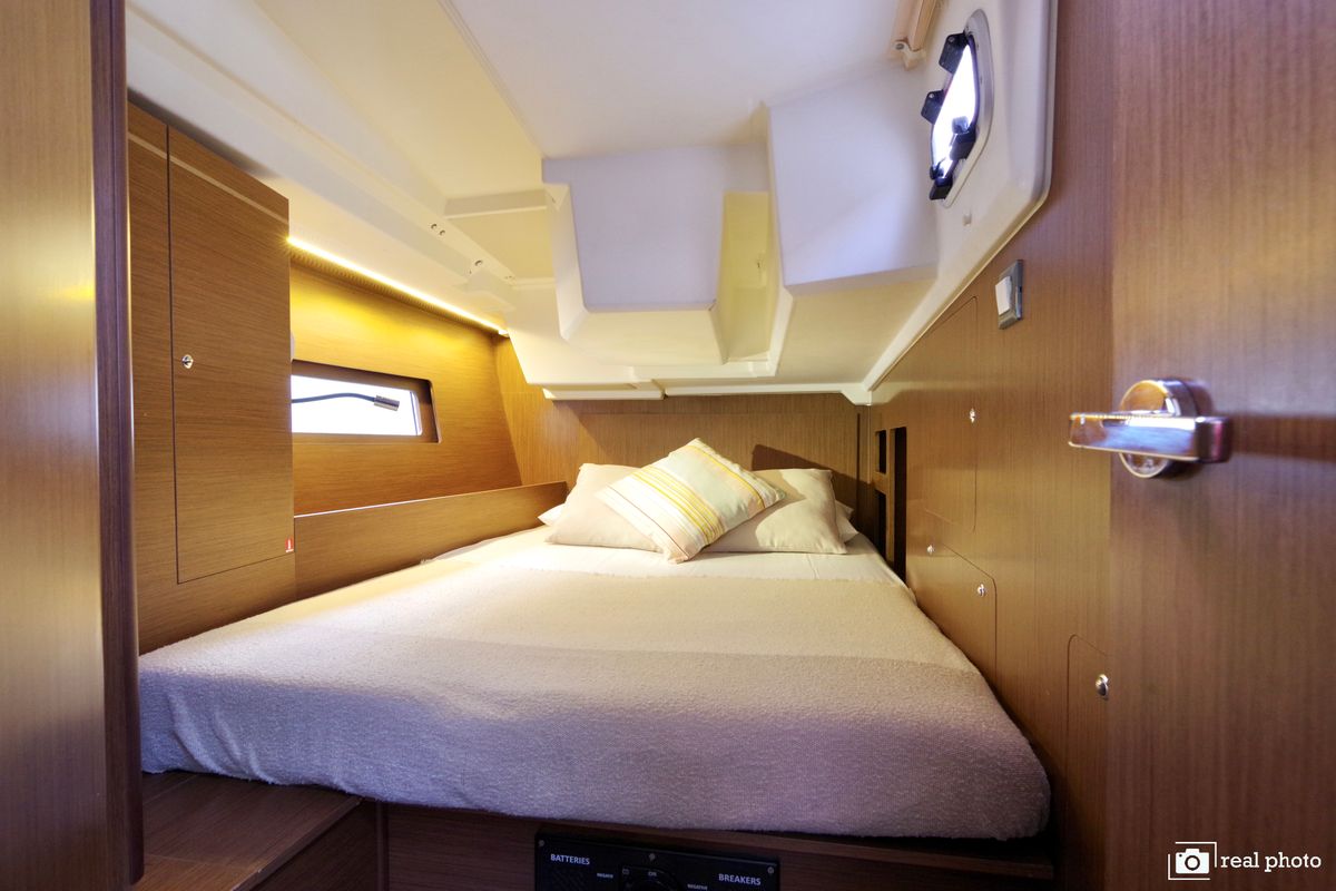 Cabin on Luna, a Beneteau Oceanis 46.1 sailboat at Puntone di Scarlino, Italy