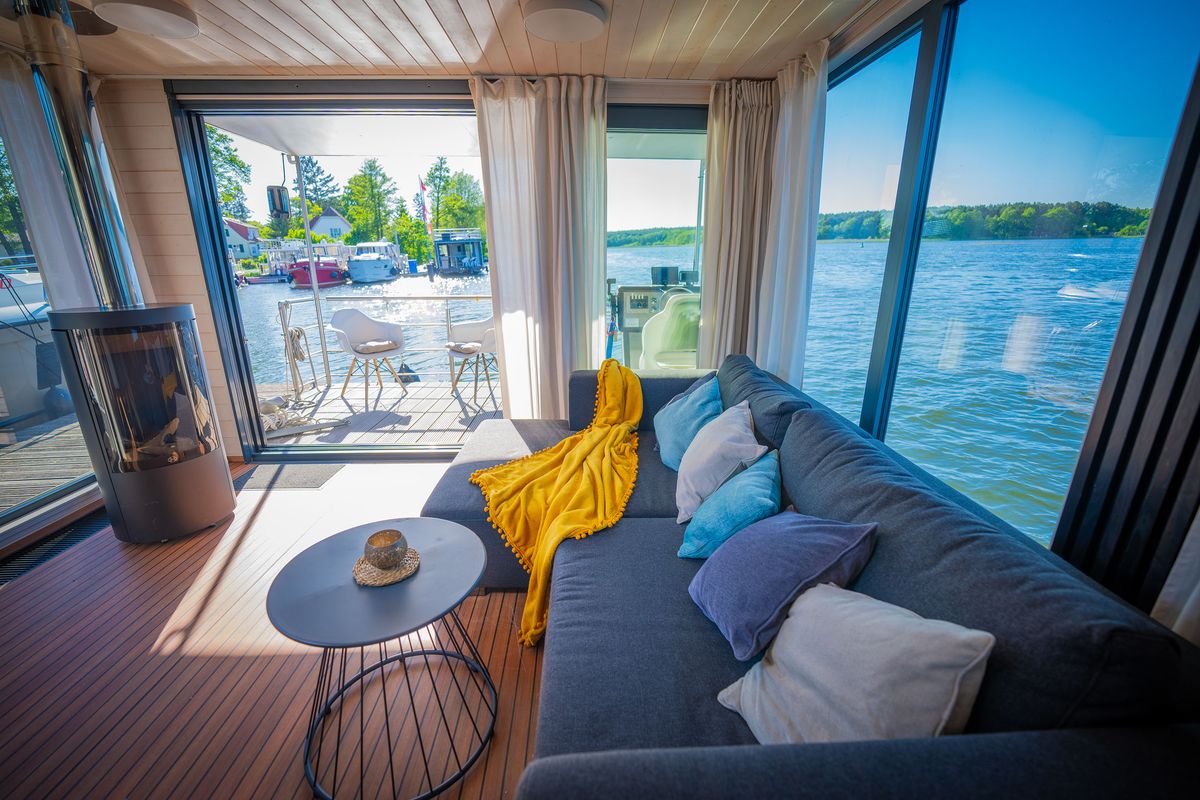 Salon of Juno, a Woma D13 motorboat at Fürstenberg/Havel, Germany