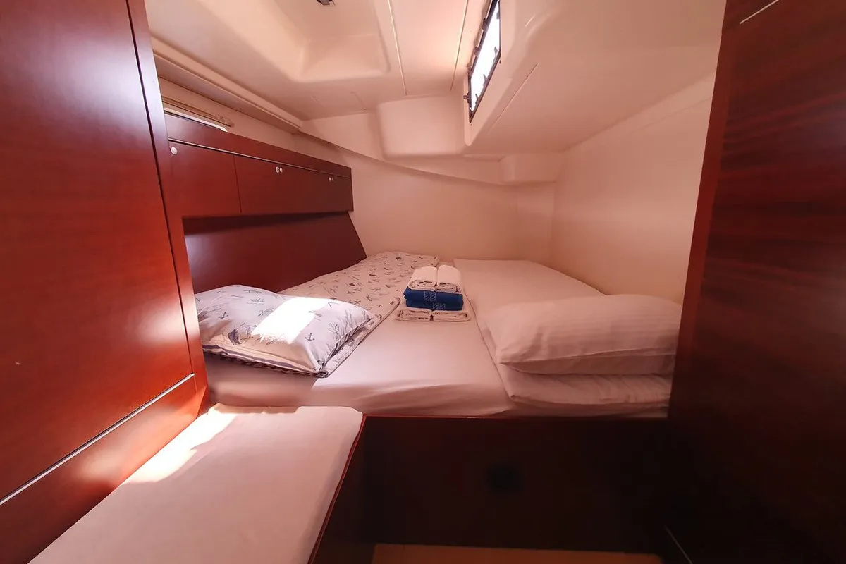 Cabin on Maravillosa, a Hanse Yachts Hanse 545 sailboat at Split, Croatia