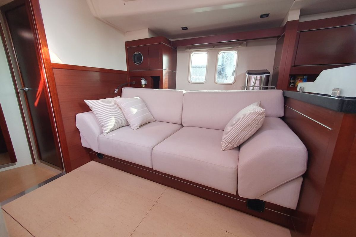 Salon of Maravillosa, a Hanse Yachts Hanse 545 sailboat at Split, Croatia