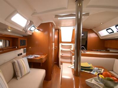 Salon of Dizzy Lizzy, a Beneteau Oceanis 34 sailboat at Altefähr, Germany