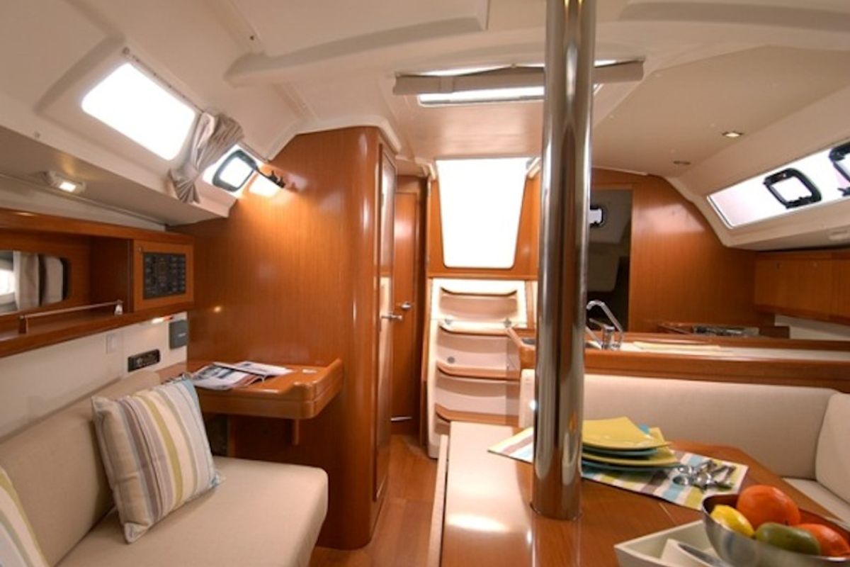 Salon of Dizzy Lizzy, a Beneteau Oceanis 34 sailboat at Altefähr, Germany