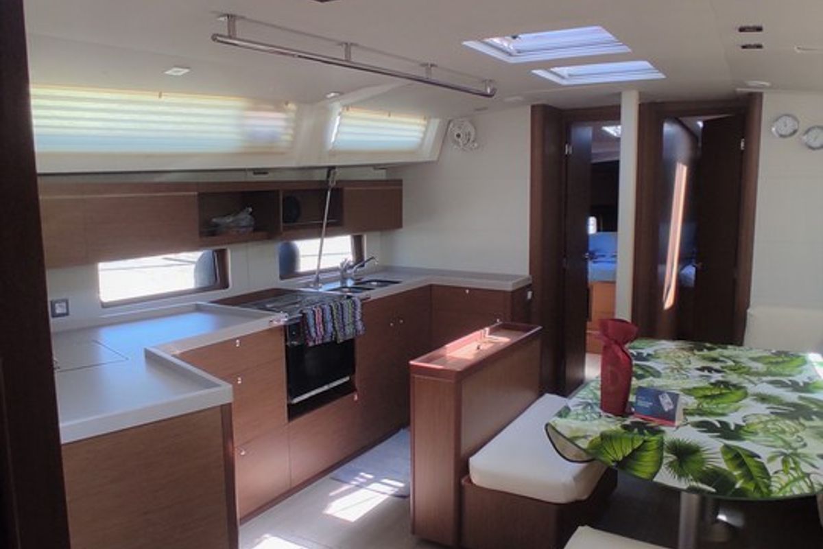 Galley of Namaka, a Beneteau Oceanis 46.1 sailboat at Tonnarella, Italy