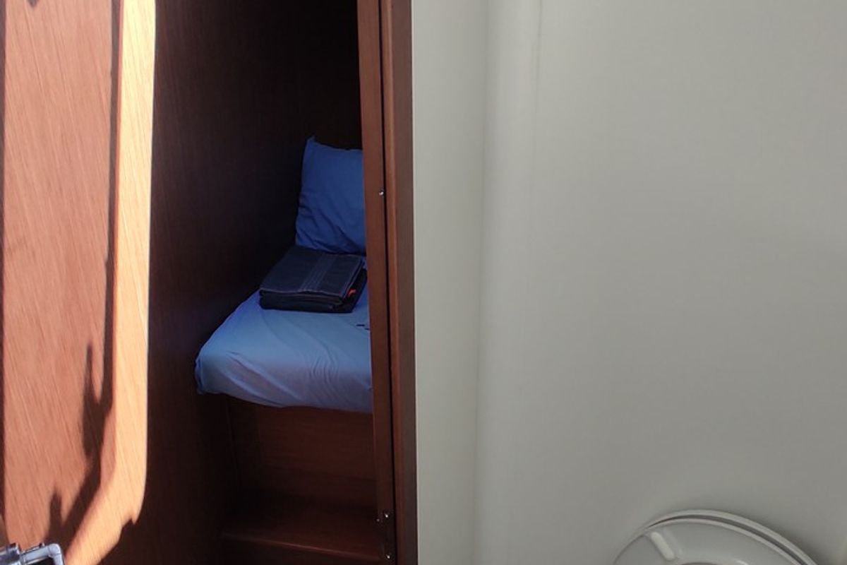 Cabin on Namaka, a Beneteau Oceanis 46.1 sailboat at Tonnarella, Italy