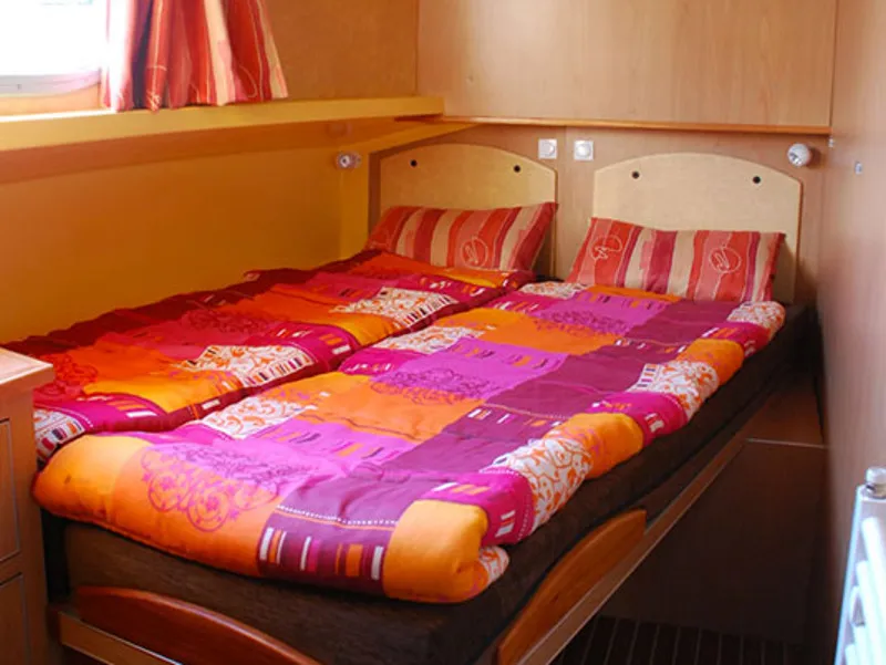Cabin on 150FB-7, a Pénichette 1500FB motorboat at Lutzelbourg, France