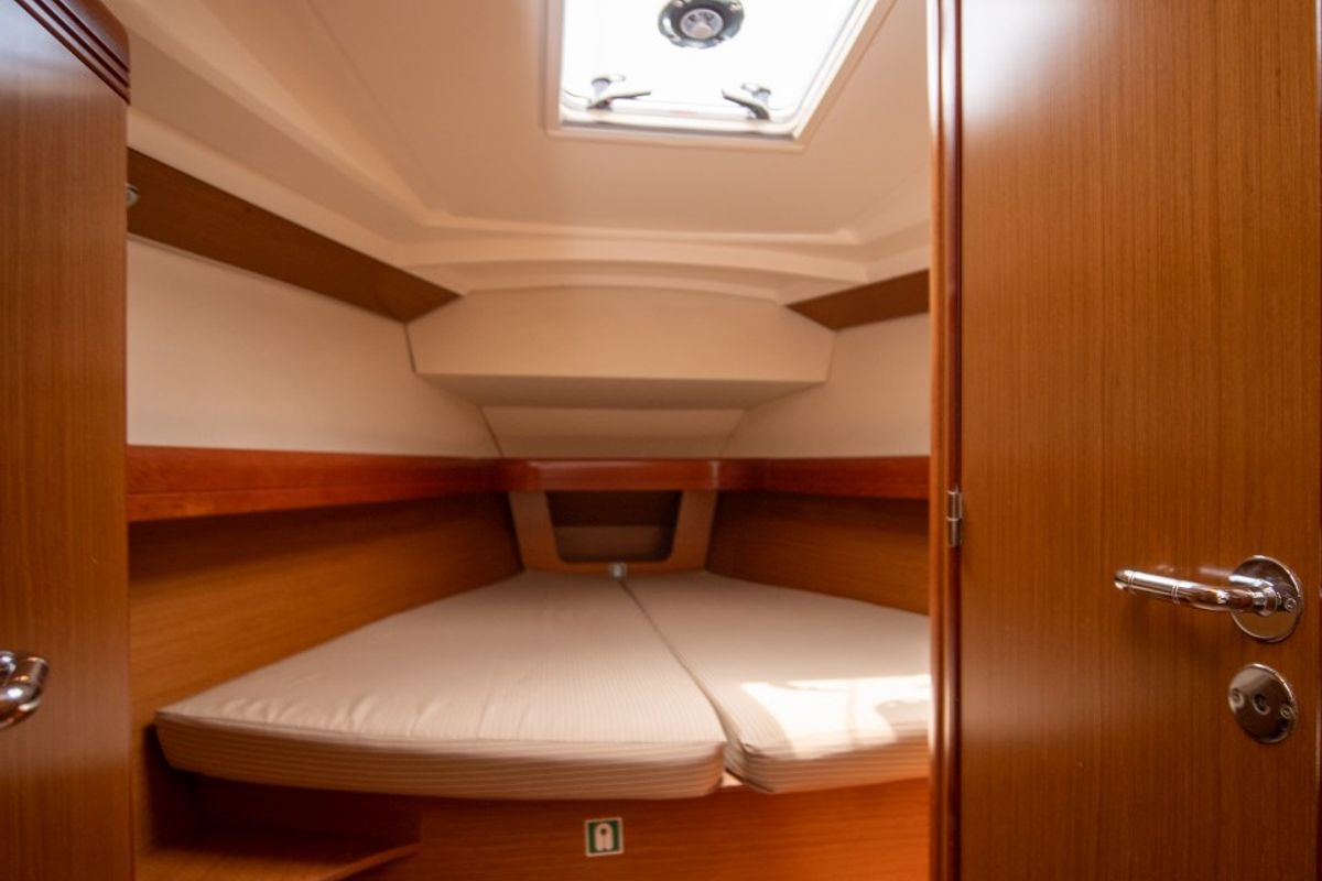 Cabin on Mila, a Jeanneau Sun Odyssey 42i sailboat at Volos Municipality, Greece
