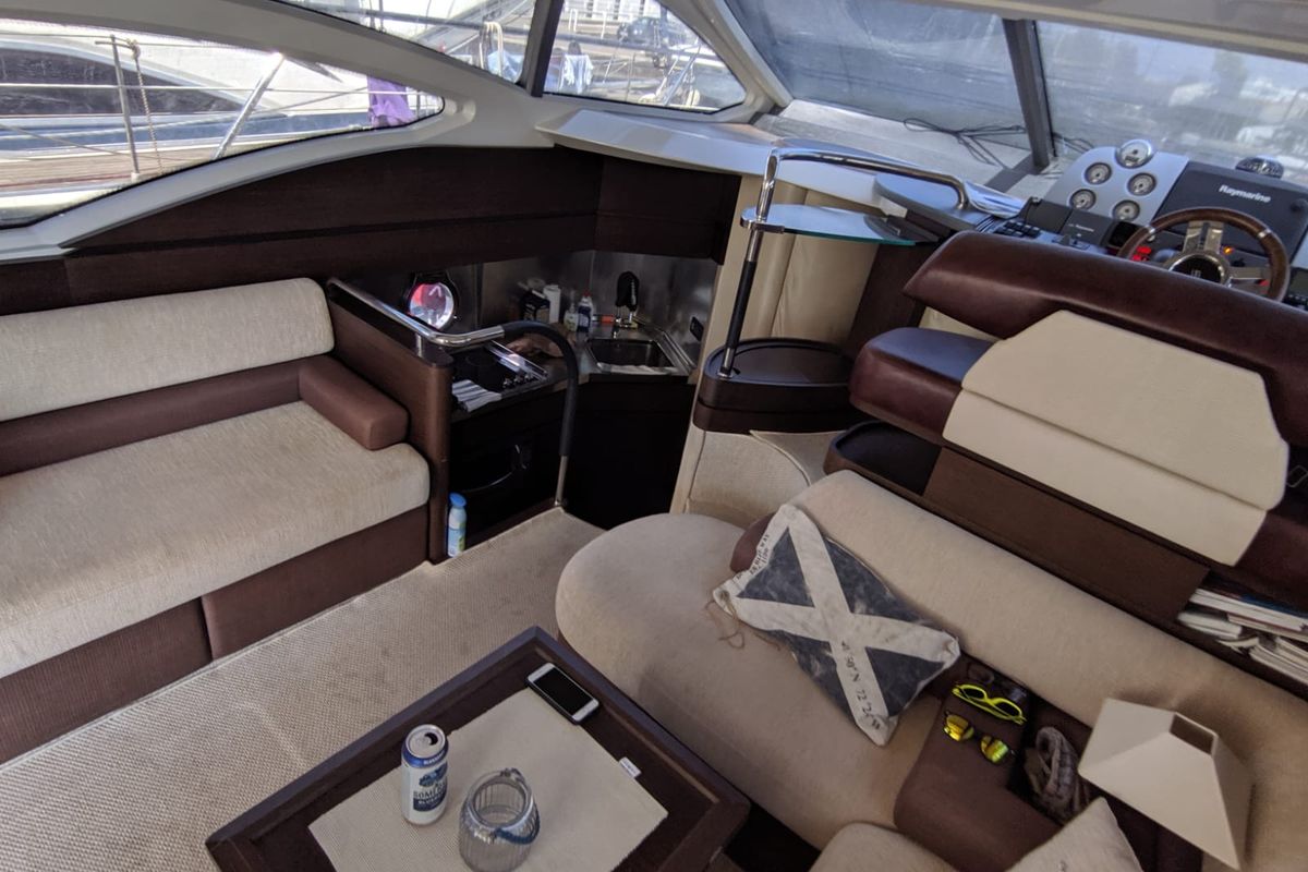 Salon of AMBRA, a Azimut 43 S motorboat at Primošten, Croatia