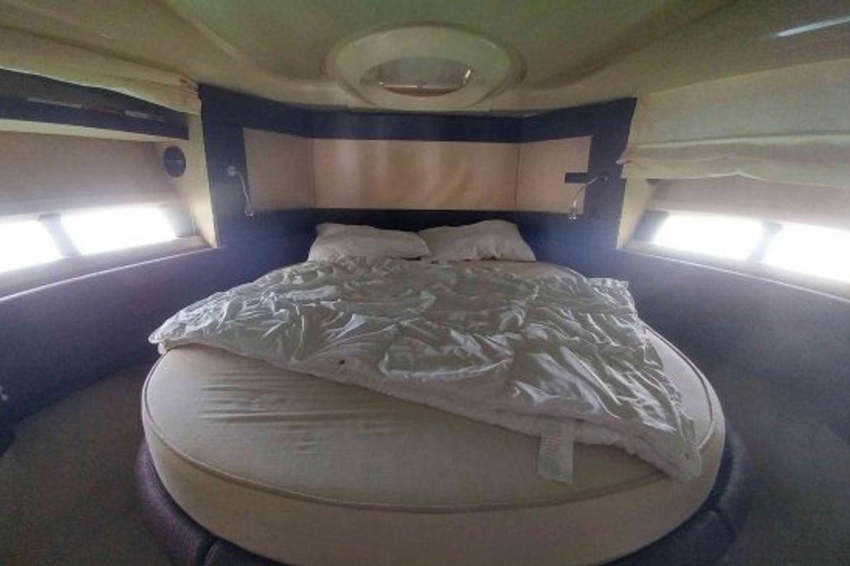 Cabin on AMBRA, a Azimut 43 S motorboat at Primošten, Croatia