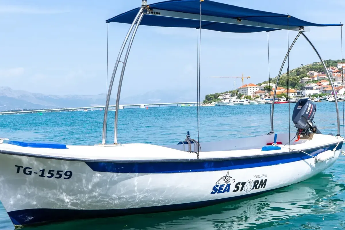 Pasara, a Motorboat Motorboat motorboat at Grad Trogir, Croatia