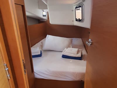 Cabin on Kymothoe, a Jeanneau Sun Odyssey 410 sailboat at Volos Municipality, Greece