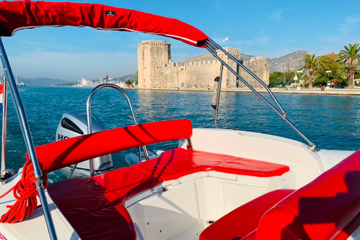 Deck of Marlin 790, a Marlin 790 Dynamic motorboat at Grad Trogir, Croatia