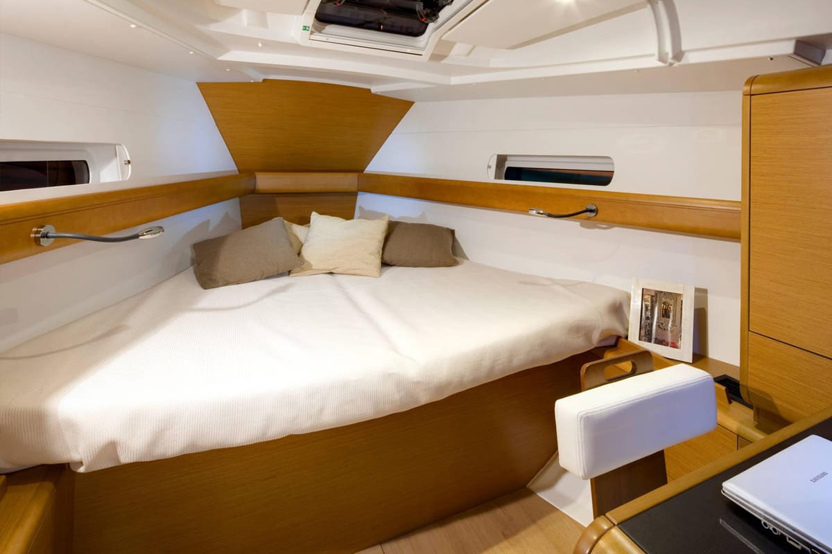 Cabin on Kinthia, a Jeanneau Sun Odyssey 419 sailboat at Lavreotiki Municipal Unit, Greece