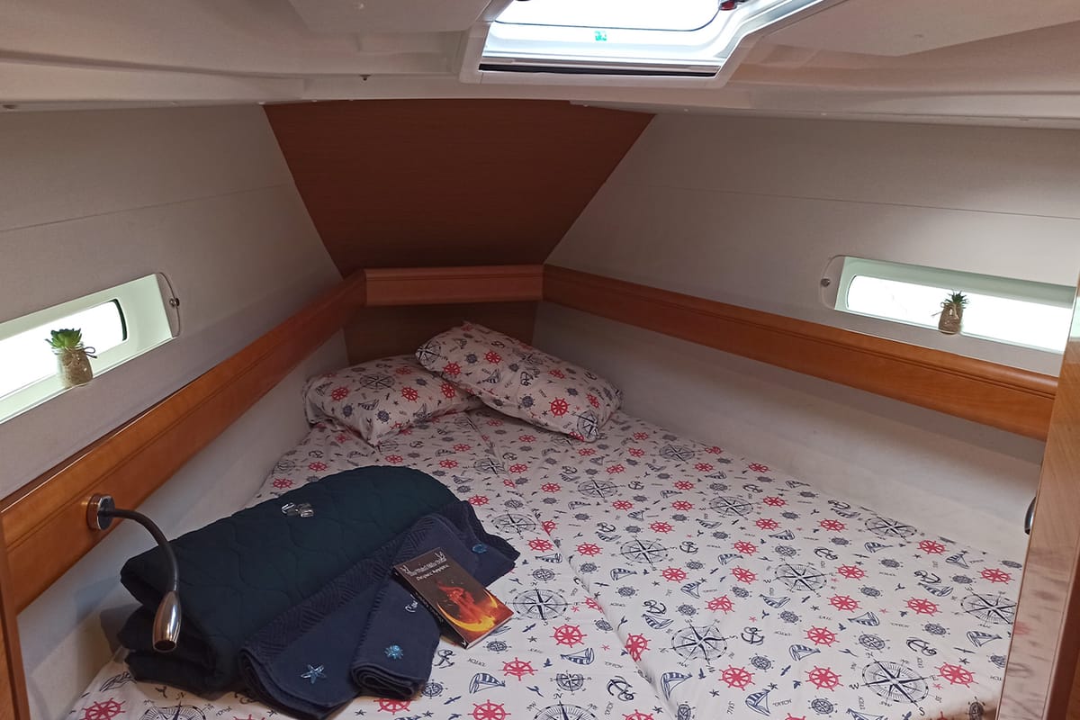 Cabin on Kinthia, a Jeanneau Sun Odyssey 419 sailboat at Lavreotiki Municipal Unit, Greece