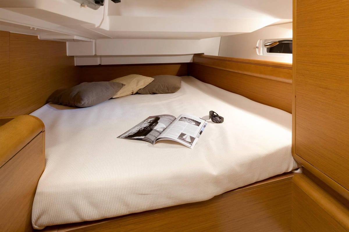 Cabin on Kinthia, a Jeanneau Sun Odyssey 419 sailboat at Lavreotiki Municipal Unit, Greece