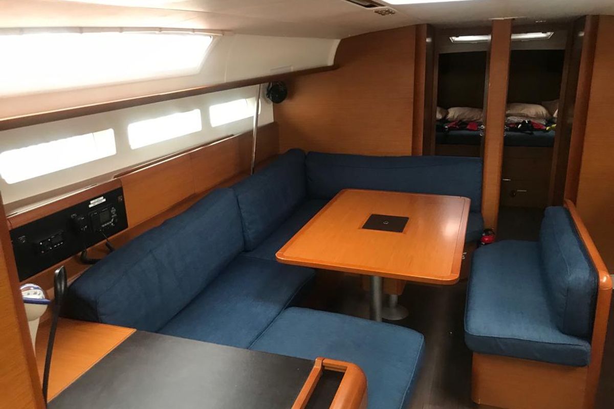 Salon of Alboran Jerez (Las Galletas), a Jeanneau Sun Odyssey 519 sailboat at Elephant Butte Estates, United States