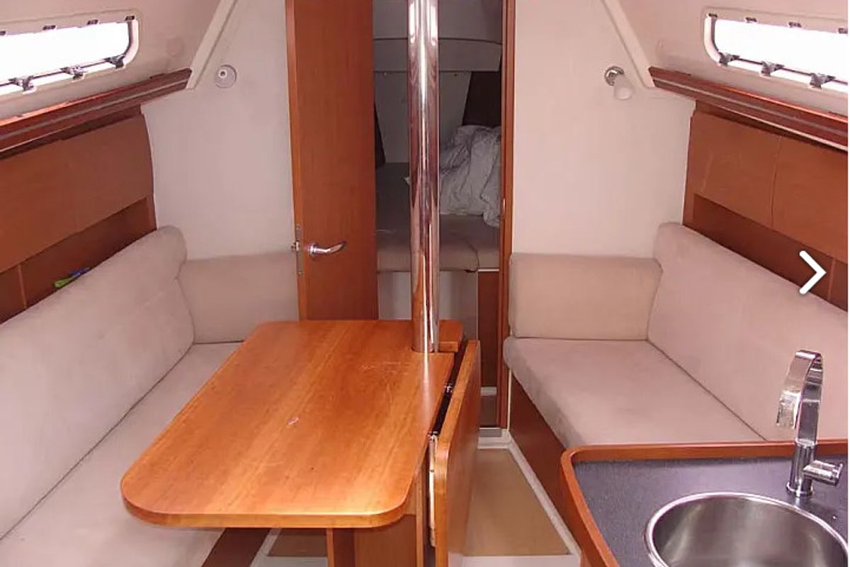 Salon of Af-H325, a Hanse Yachts Hanse 325 sailboat at Athens, Greece