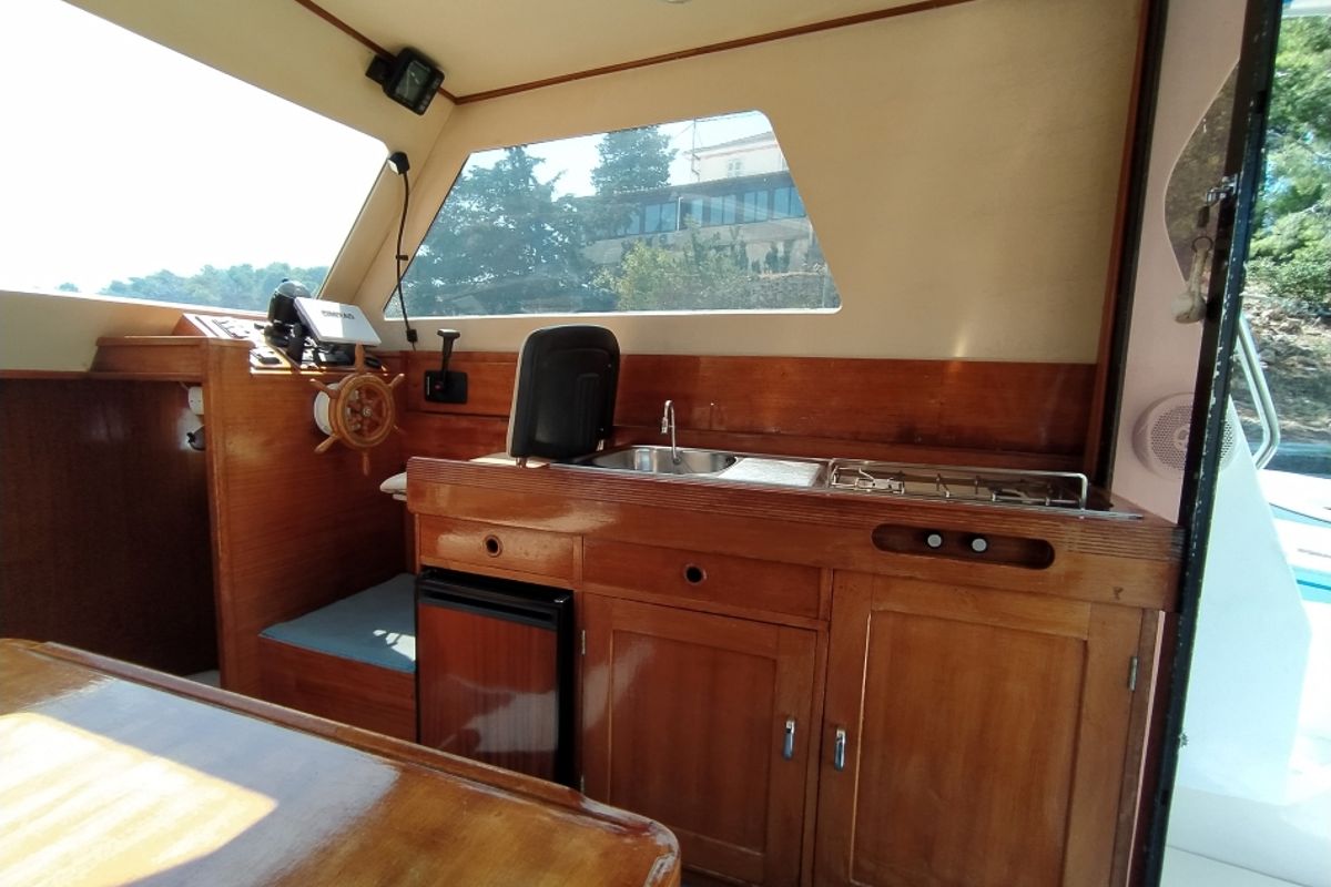 Galley of Ana, a SAS - Vektor Adria 28 Luxus motorboat at Brbinj, Croatia