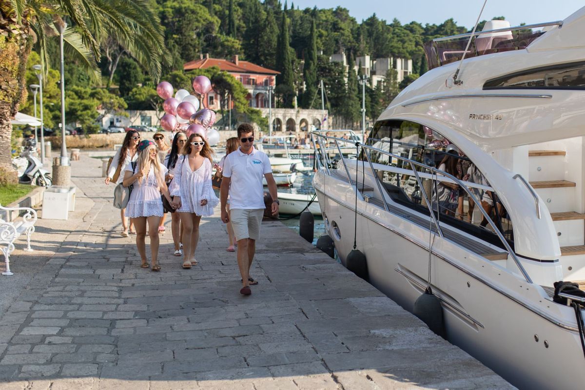 Contessa, a Princess Yachts Princess F43 motorboat at Dubrovnik, Croatia