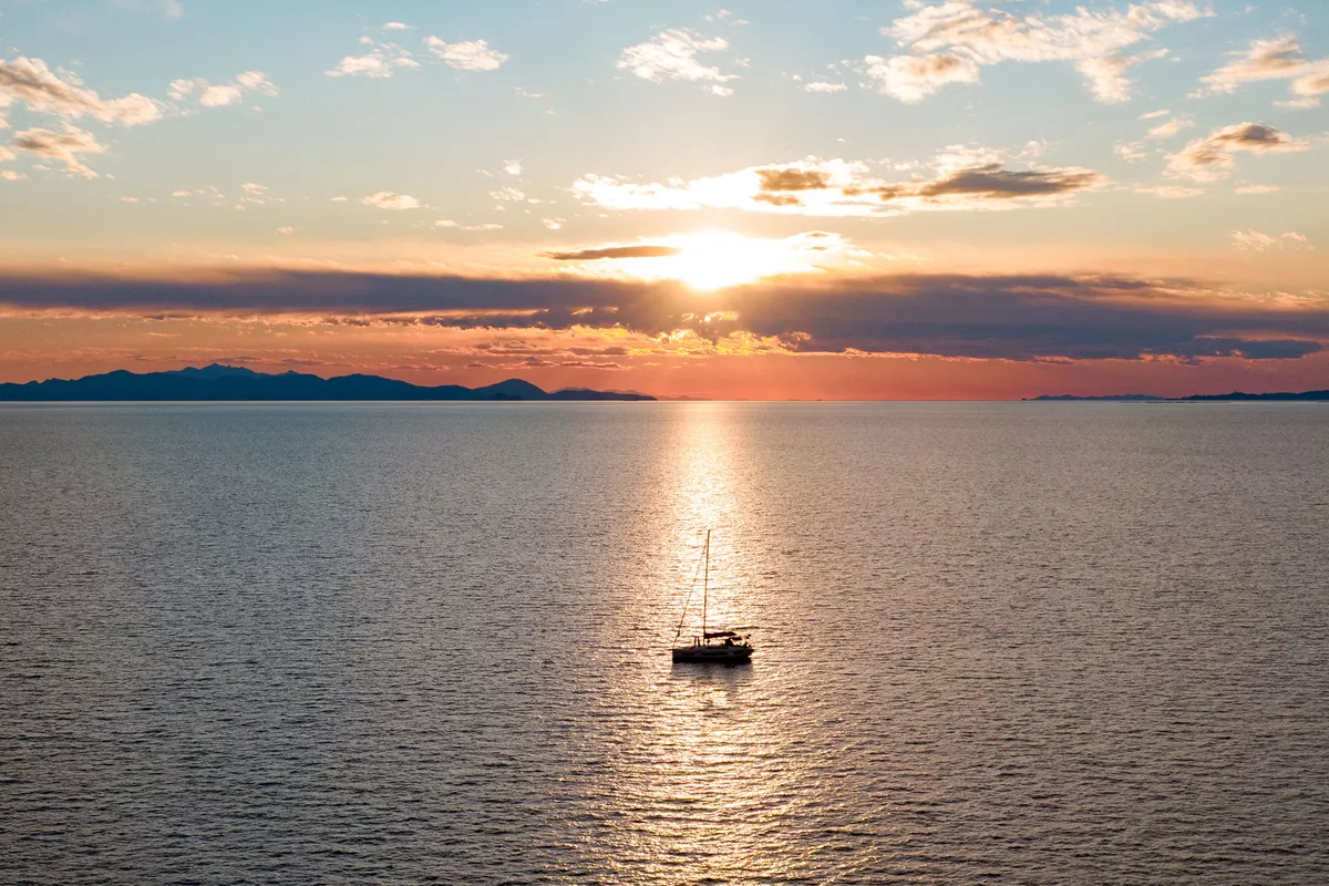 Ninive, a Dufour 41 sailboat at Tonnarella, Italy