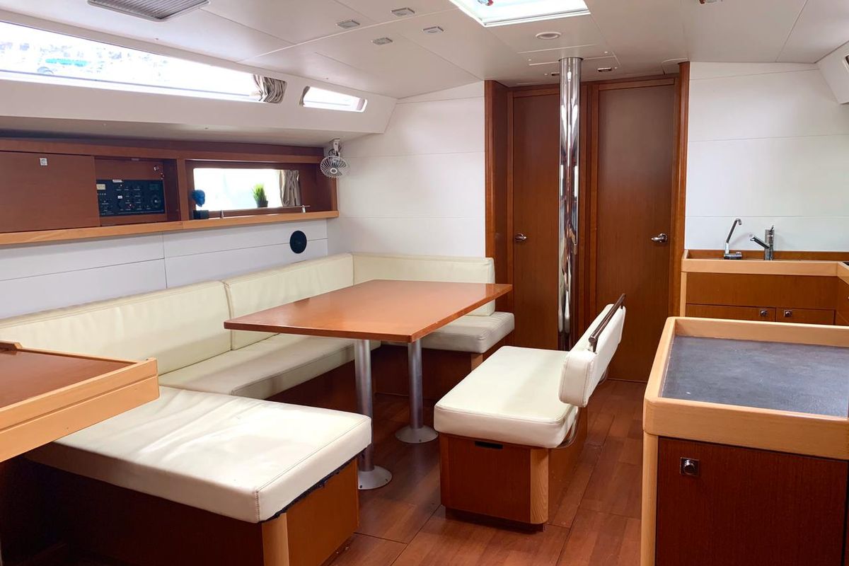 Salon of Alisa, a Beneteau Oceanis 48 sailboat at Athens, Greece