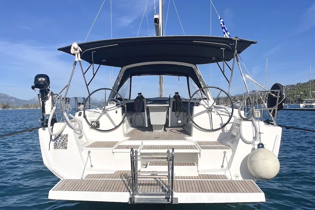 Exterior view of Alisa, a Beneteau Oceanis 48 sailboat at Athens, Greece