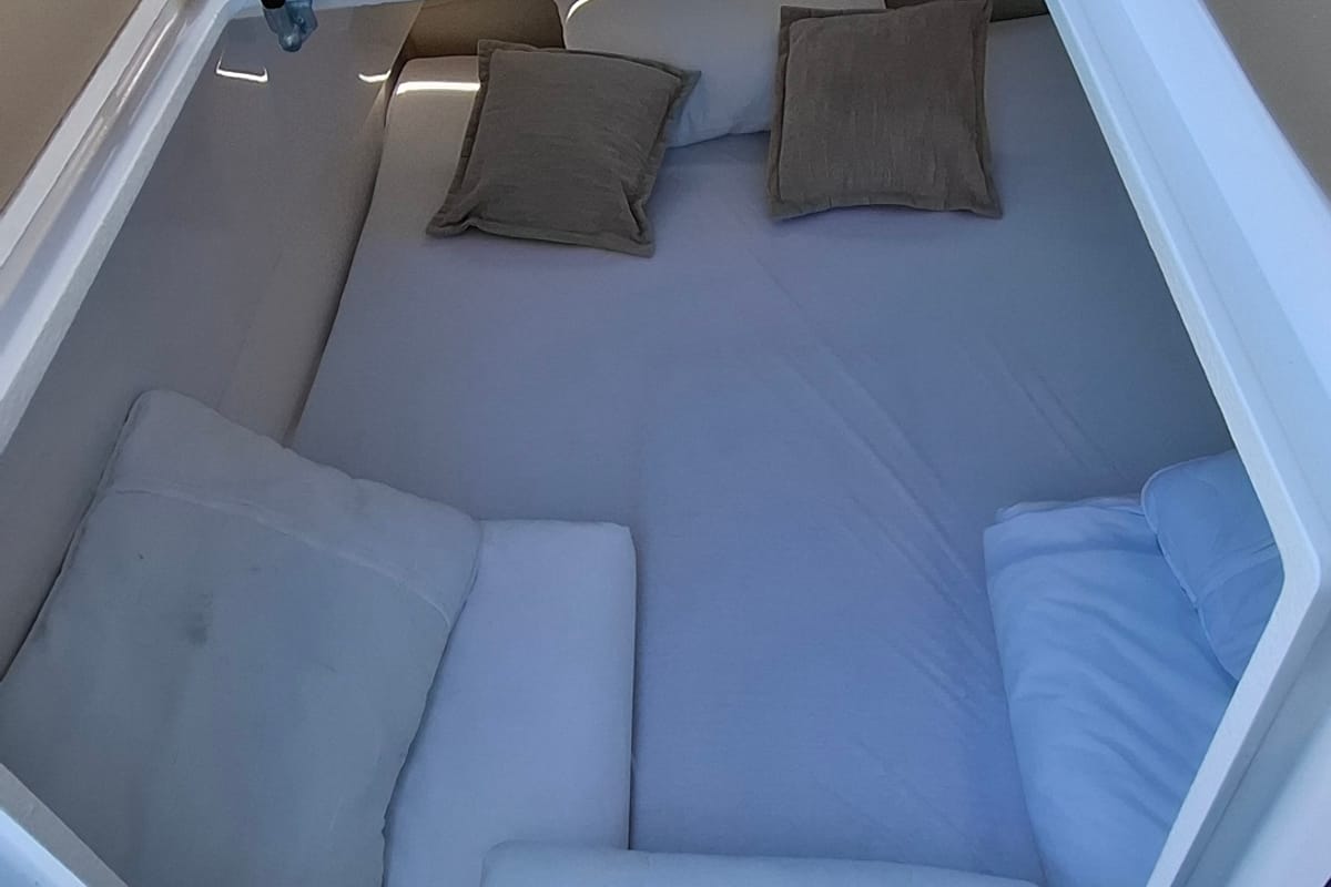 Cabin on Moncia, a Nimbus Flipper 900 ST yacht at Općina Sukošan, Croatia