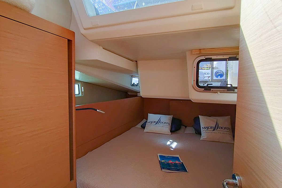 Cabin on Sterenn, a Jeanneau Sun Odyssey 440 sailboat at Grimaud, France