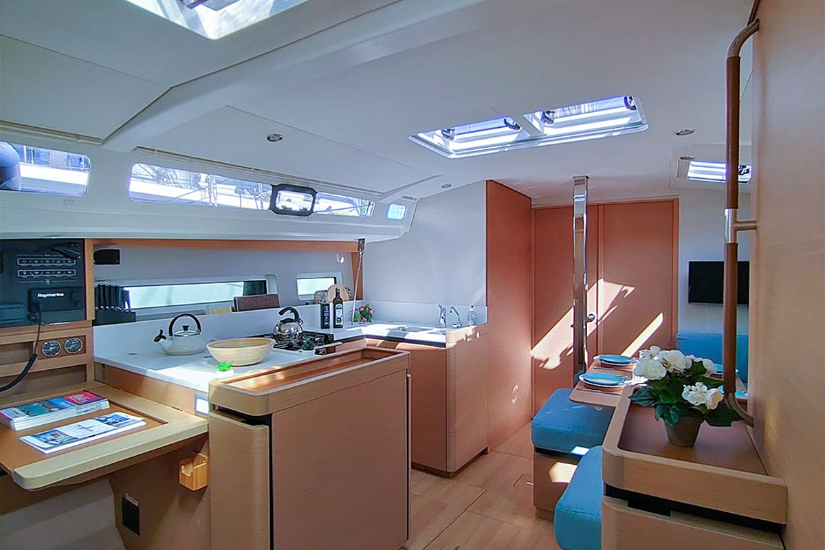 Salon of Sterenn, a Jeanneau Sun Odyssey 440 sailboat at Grimaud, France