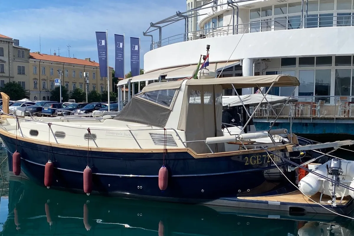 Exterior view of Gi&Gi, a Menorquin Yachts Menorquin 100 motorboat at Grad Pula, Croatia