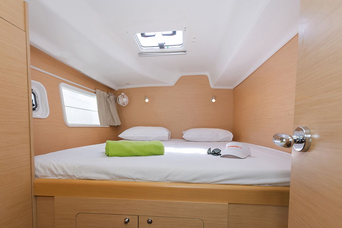 Cabin on Bellevue, a Lagoon 380 S2 catamaran at Lavreotiki Municipal Unit, Greece