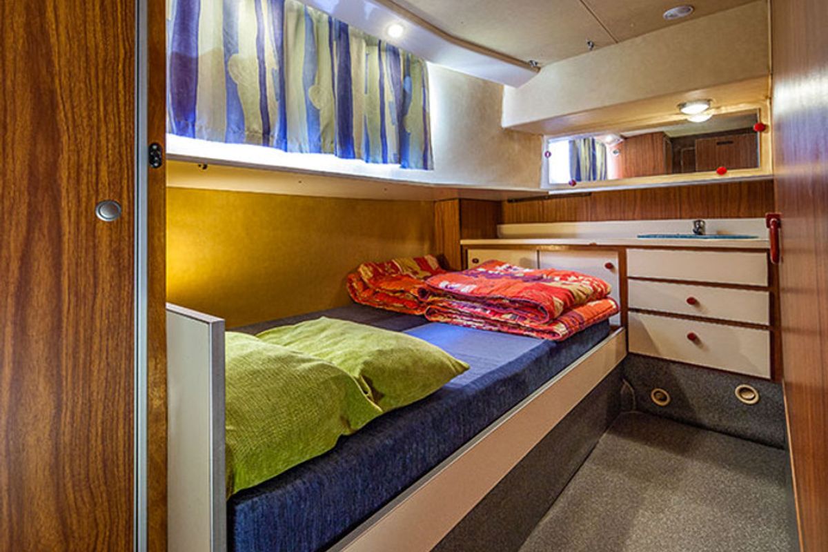 Cabin on 1260R-23, a Pénichette 1260 motorboat at Lutzelbourg, France
